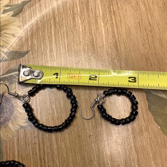 Black beaded hoop earrings dangle handmade - Picture 5 of 5